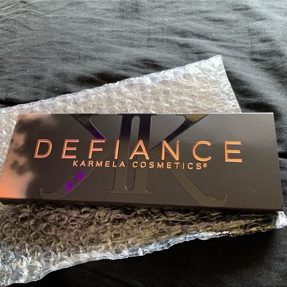 🆕Never Opened “Defiance” Eyeshadow Palette by Karmela Cosmetics - Picture 3 of 6